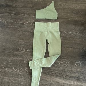Set Active Sculptflex set in the color Matcha